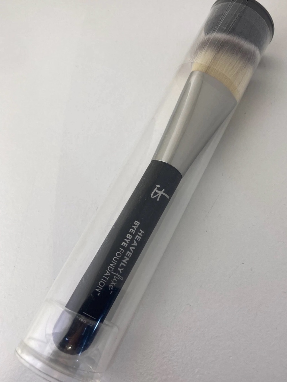 IT Cosmetics Heavenly Luxe BYE BYE Foundation Brush #22